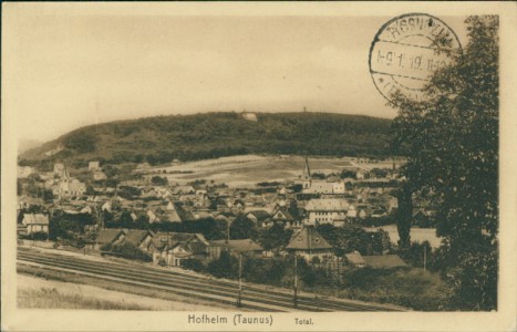 Alte Ansichtskarte Hofheim am Taunus, Teilansicht mit Bahnstrecke