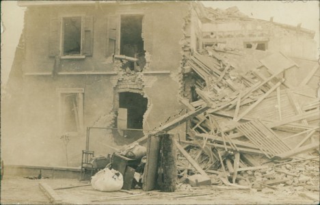 Alte Ansichtskarte Ludwigshafen am Rhein-Oppau, Explosion, zerstörtes Wohnhaus