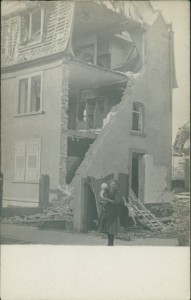 Alte Ansichtskarte Ludwigshafen am Rhein-Oppau, Explosion, zerstörtes Wohnhaus