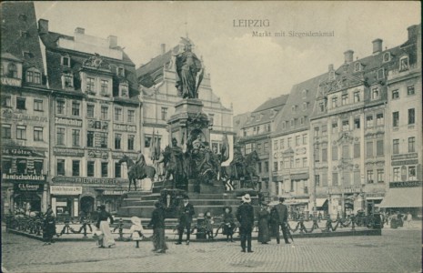 Alte Ansichtskarte Leipzig, Markt mit Siegesdenkmal