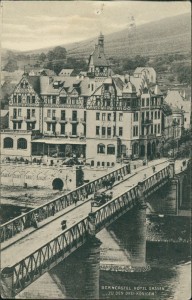 Alte Ansichtskarte Bernkastel-Kues, Hotel Gassen "Zu den drei Königen" (STECKNADELLOCH OBEN)