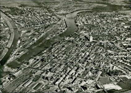 Alte Ansichtskarte Ludwigshafen am Rhein, BASF, Werkteil Süd mit Ludwigshafen (rechts) und Mannheim mit Neckarmündung (links), Luftaufnahme