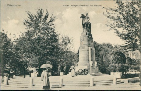 Alte Ansichtskarte Wiesbaden, Neues Krieger-Denkmal im Nerotal