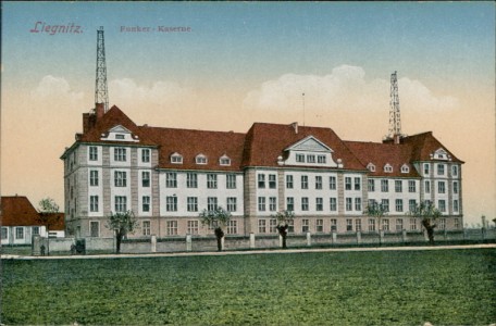 Alte Ansichtskarte Liegnitz / Legnica, Funker-Kaserne