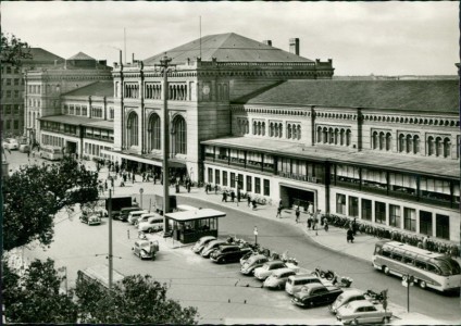 Alte Ansichtskarte Hannover, Hauptbahnhof, VW-Käfer