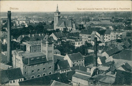 Alte Ansichtskarte Dessau, Total mit Leopold-Kaserne, Ober-Lyceum u. Mausoleum