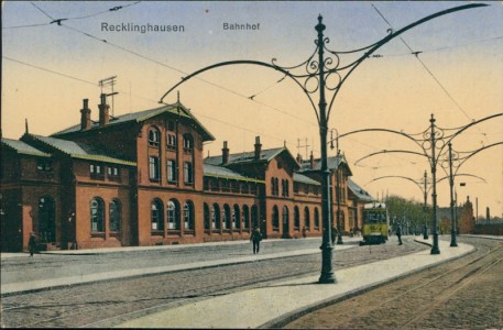 Alte Ansichtskarte Recklinghausen, Bahnhof mit Straßenbahn