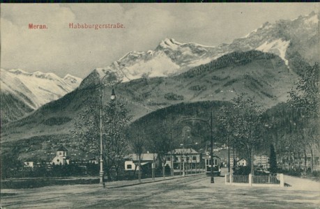 Alte Ansichtskarte Meran, Habsburgerstraße mit Straßenbahn
