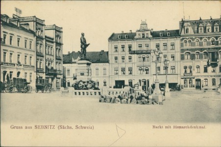 Alte Ansichtskarte Sebnitz, Markt mit Bismarckdenkmal