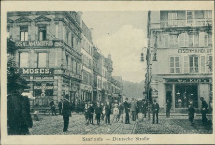 Alte Ansichtskarte Saarlouis, Deutsche Straße (RÜCKSEITE MIT KLEBERESTEN UNTEN)