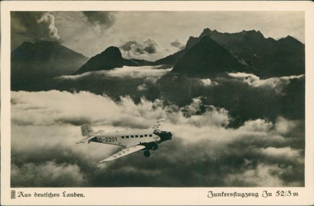 Alte Ansichtskarte Aus deutschen Landen, Junkers Ju 52/3 m im Fluge auf schwieriger Gebirgsstrecke
