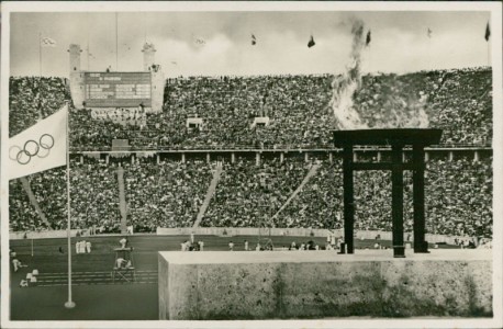 Alte Ansichtskarte Olympische Spiele Berlin 1936, Blick durch das Marathontor auf das Olympia-Feuer