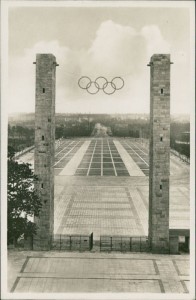 Alte Ansichtskarte Reichssportfeld, Blick von der Deutschen Kampfbahn durch das Osttor