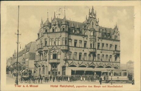 Alte Ansichtskarte Trier, Hotel Reichshof, gegenüber dem Haupt- und Moselbahnhof, Straßenbahn
