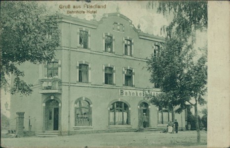 Alte Ansichtskarte Friedland / Prawdinsk, Bahnhofs-Hotel
