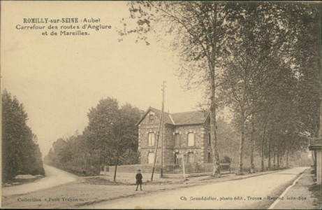 Alte Ansichtskarte Romilly-sur-Seine, Carrefour des routes d'Anglure et de Mareilles