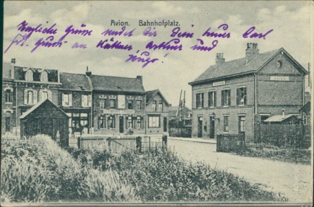 Alte Ansichtskarte Avion (Pas-de-Calais), Bahnhofplatz / gare