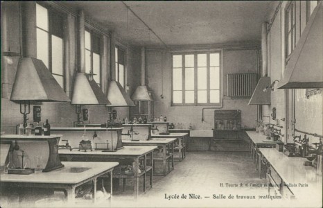 Alte Ansichtskarte Lycée de Nice, Salle de travaux pratiques