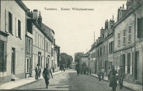 Alte Ansichtskarte Vouziers, Kaiser Wilhelmstrasse