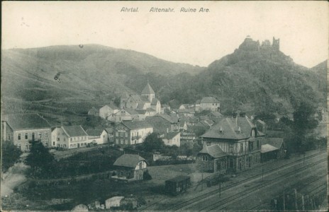 Alte Ansichtskarte Altenahr, Ahrtal, Ruine Are, Bahnhof