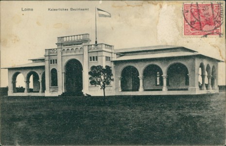 Alte Ansichtskarte Lomé (Togo), Kaiserliches Bezirksamt (SCHLECHT ERHALTUNG / BAD CONDITION)