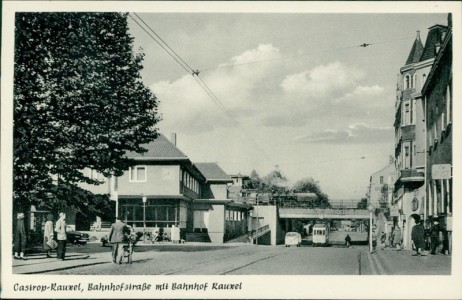 Alte Ansichtskarte Castrop-Rauxel, Bahnhofstraße mit Bahnhof Rauxel, Straßenbahn