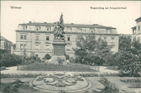 Alte Ansichtskarte Weimar, Watzdorfplatz mit Kriegerdenkmal