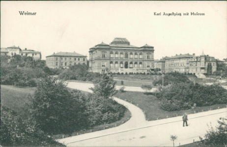 Alte Ansichtskarte Weimar, Karl Augustplatz mit Museum