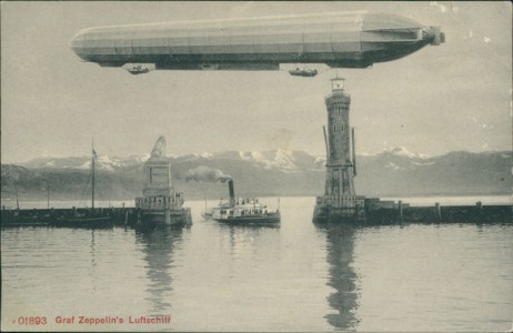 Alte Ansichtskarte Graf Zeppelin's Luftschiff, Lindau, Hafeneinfahrt