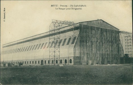 Alte Ansichtskarte Metz-Frescaty, Die Luftschiffhalle, la Hangar pour Dirigeables