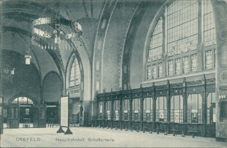 Alte Ansichtskarte Krefeld, Hauptbahnhof, Schalterhalle