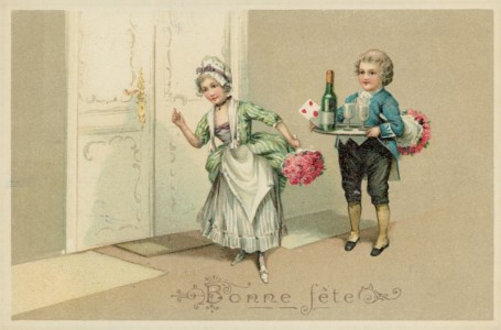 Alte Ansichtskarte Bonne fête, Dame mit Blumenstrauß klopft an Tür, Diener bringt eine Flasche Wein (Prägelitho)