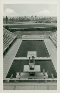 Alte Ansichtskarte Reichssportfeld, Blick von der Deutschen Kampfbahn auf das Schwimmstadtion