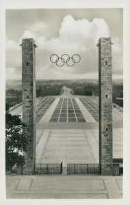 Alte Ansichtskarte Reichssportfeld, Blick von der Deutschen Kampfbahn auf das Osttor