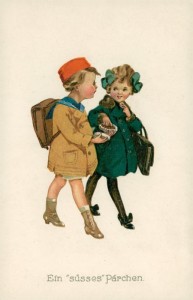 Alte Ansichtskarte Ein "süsses" Pärchen, Kinder mit Ranzen auf dem Weg zur Schule