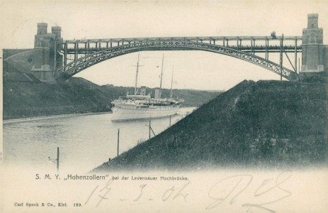 Alte Ansichtskarte Kiel, S. M. Y. "Hohenzollern" bei der Levensauer Hochbrücke
