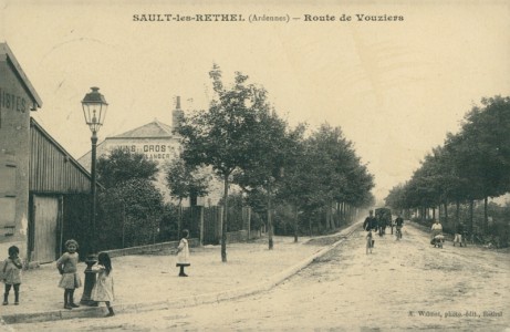 Alte Ansichtskarte Sault-lès-Rethel, Route de Vouziers