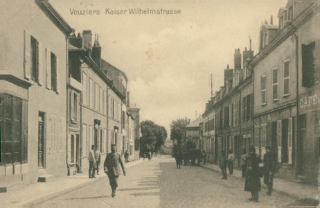 Alte Ansichtskarte Vouziers, Kaiser Wilhelmstrasse