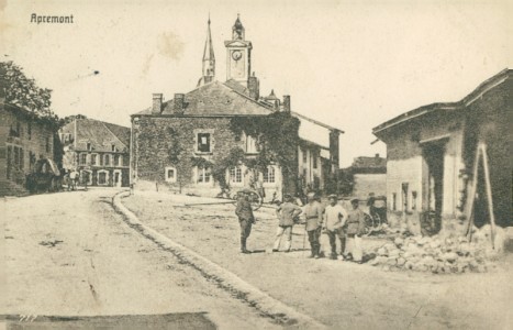 Alte Ansichtskarte Apremont-la-Forêt, Teilansicht mit Soldaten