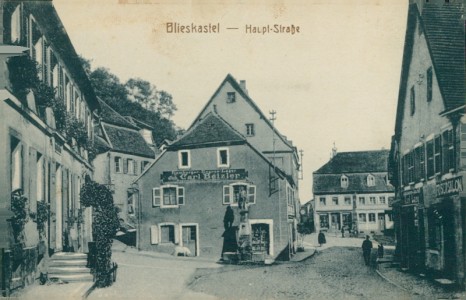 Alte Ansichtskarte Blieskastel, Haupt-Straße (PAPIERLAGE UNTEN RECHTS GELÖST)