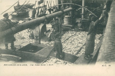 Alte Ansichtskarte Boulogne-sur-Mer, Une bonne pêche à bord