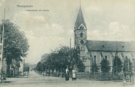Alte Ansichtskarte Wadgassen, Lindenstraße mit Kirche
