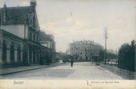 Alte Ansichtskarte Rastatt, Bahnhof und Bahnhof Hotel