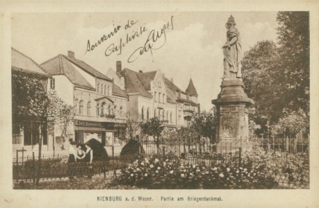 Alte Ansichtskarte Nienburg (Weser), Partie am Kriegerdenkmal