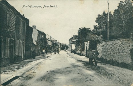 Alte Ansichtskarte Pontfaverger-Moronvilliers, Straßenansicht