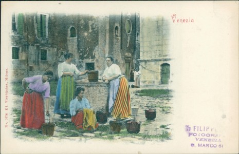 Alte Ansichtskarte Venezia, Frauen am Brunnen