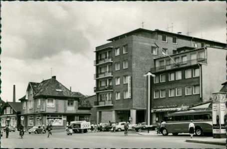 Alte Ansichtskarte Itzehoe, Hotel Dithmarscher Hof, VW Käfer