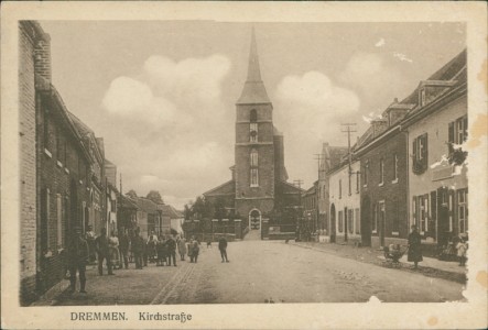 Alte Ansichtskarte Heinsberg-Dremmen, Kirchstraße (PAPIERABSCHÜRFUNGEN RECHTS)