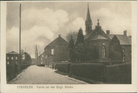 Alte Ansichtskarte Straelen, Partie an der Evgl. Kirche (OBERER RAND BESCHNITTEN)