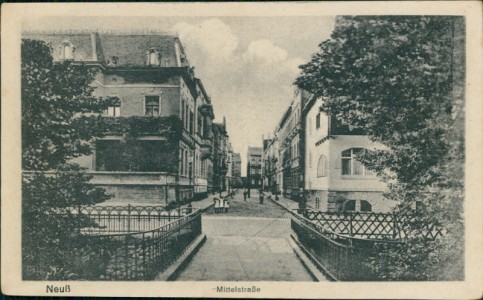 Alte Ansichtskarte Neuss, Mittelstraße (BESCHNITTEN)